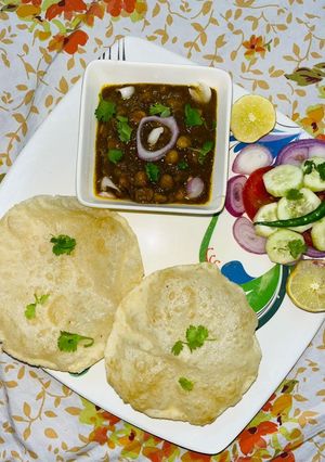 A picture of Luchi Chole (Luchi Chole Recipe).