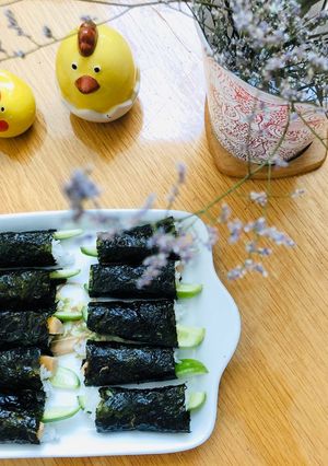 Hình của món Cơm cuộn rong biển.