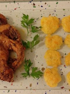 Una foto de Pulpo en salsa con albóndigas de arroz y queso