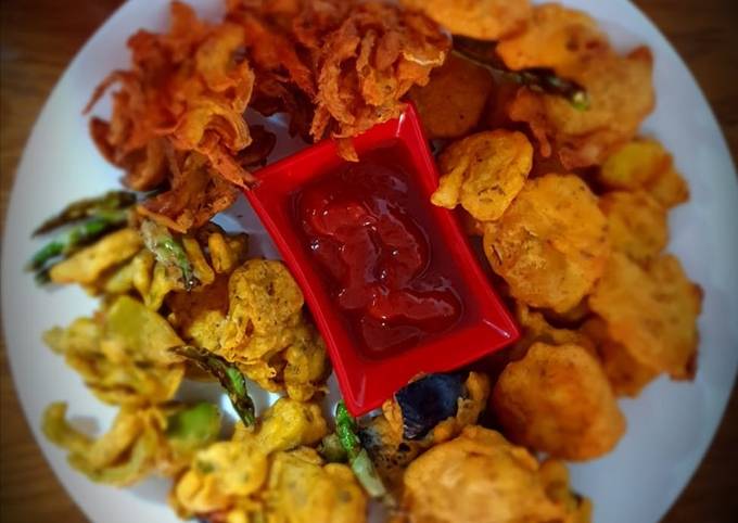 Steps to Make Award-winning Veggie pakoda platter