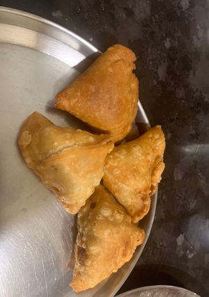 A picture of Samosa-aloo samosa.