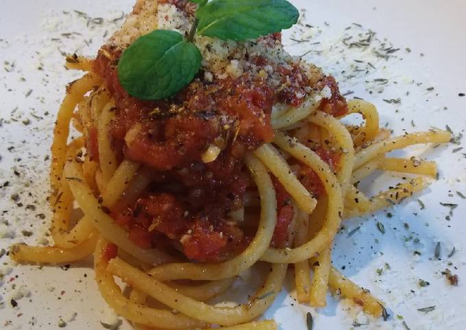 Espaguetis con salsa de tomate a la provenzal Receta de Cecilia Lascaux  