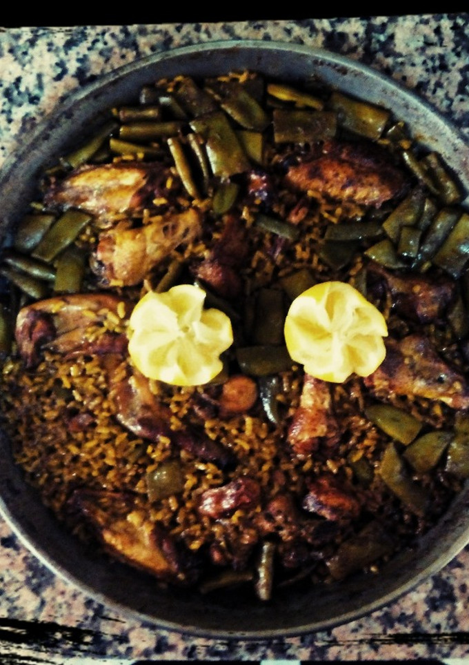 Una foto de Paella valenciana