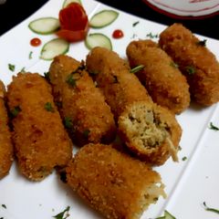 A picture of Chicken and Aalu Cutless.