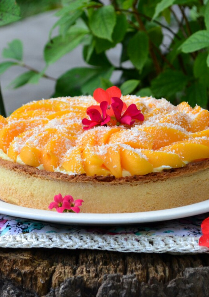 Una foto de Tarta de crema pastelera y duraznos🍑