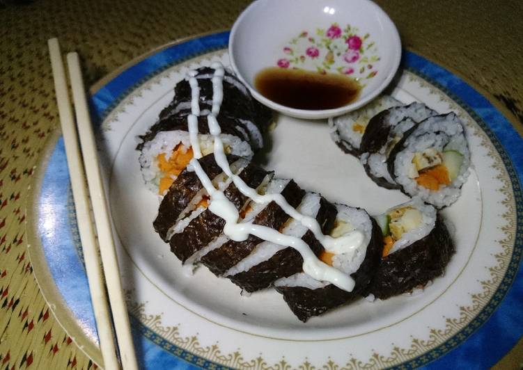 Sushi isi dadar sosis udang keju mentimun