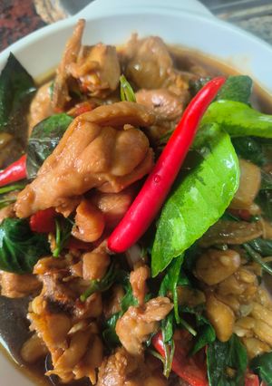 รูปของ ไก่ผัดตะไคร้ใบโหระพา