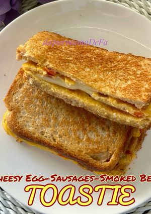 Foto resep Cheesy Egg-Sausage-Smoked Beef Toastie