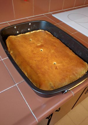A picture of Пирог с рыбой и капустой (или картошкой).