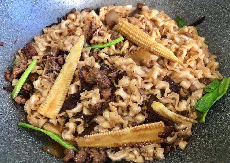清冰箱-肉燥蔬菜炒麵