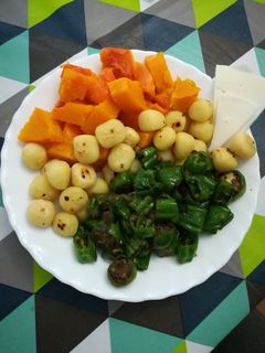 Una foto de Ñoquis con calabaza y pimientos
