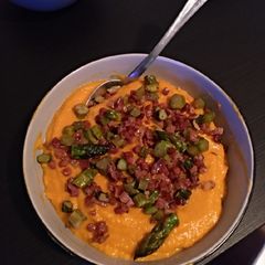 A picture of Sweet Potato cream with ham&asparagus.