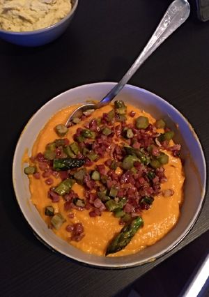 A picture of Sweet Potato cream with ham&asparagus.