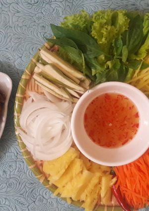 Hình của món Gỏi bò cuốn rau.