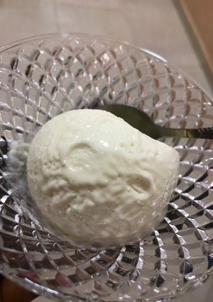 A picture of Vanilla ice cream.