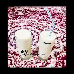 A picture of Figs & guavas milkshake..!.