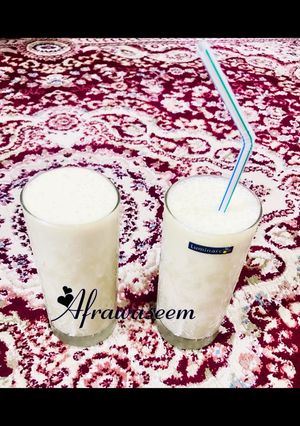 A picture of Figs & guavas milkshake..!.