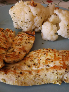 Una foto de Plato ligero de pollo con limón y cúrcuma, para dieta