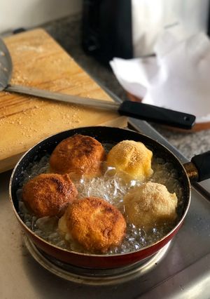 Una foto de Bombas de papas 🥔, rellenas de jamón y queso