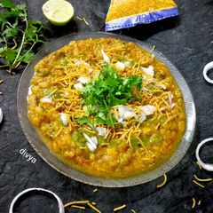 A picture of Aloo bujiya chat.