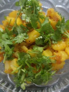 आलू की सब्जी धनिया के साथ(aalo ki sabji recipe in hindi) रेसिपी मुख्य फोटो