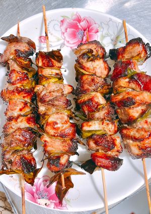 Hình của món Thịt nướng lá chanh.