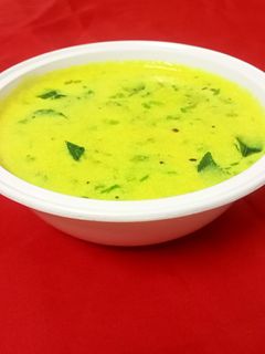 કાઠીયાવાડી કઢી (Kathiyawadi Kadhi Recipe In Gujarati) રેસીપી મુખ્ય ફોટો