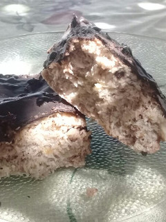 Una foto de APTO DIABÉTICOS:Bombones helados de banana, coco y chocolate/dulce de leche