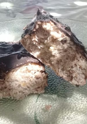 Una foto de APTO DIABÉTICOS:Bombones helados de banana, coco y chocolate/dulce de leche