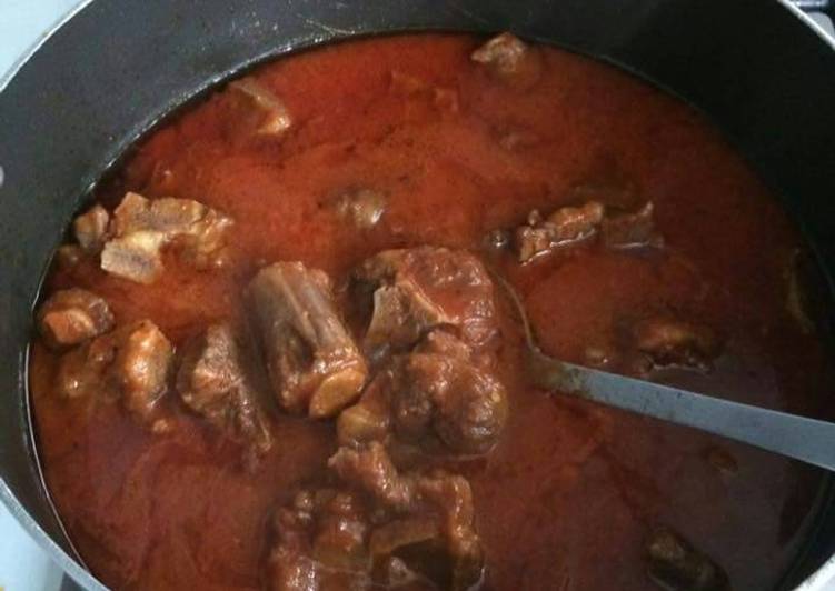 Tomato stew with assorted meat