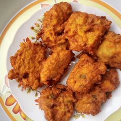 A picture of Irish/Sweet Potato Bhajia.