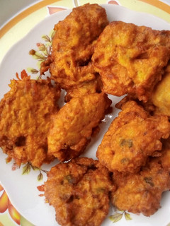 A picture of Irish/Sweet Potato Bhajia.