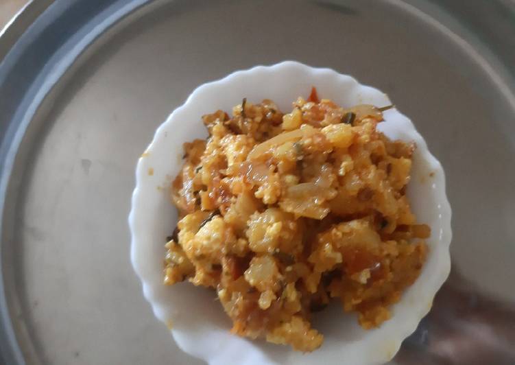 Get Breakfast of Paneer-Potato Bhurji