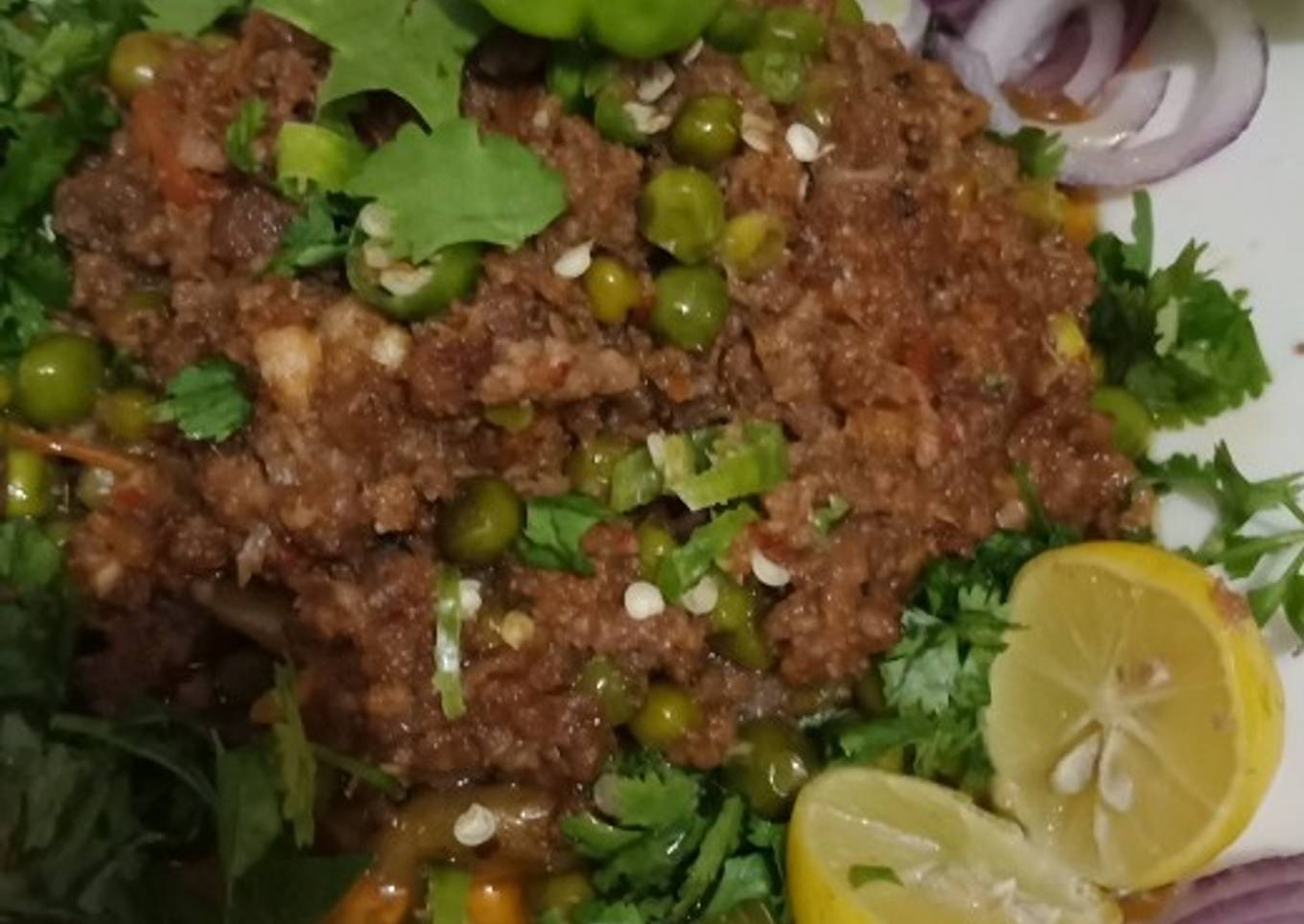 Makhni qeema mattar(beef)