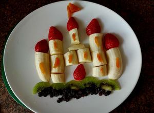 Foto de Salada de morangos, bananas, kiwi e damascos