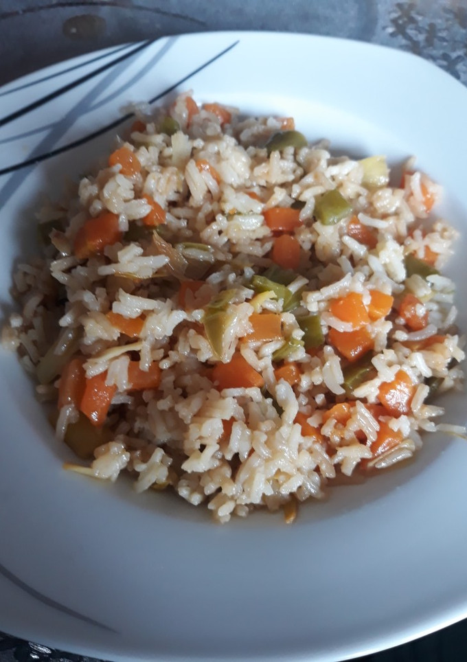 Una foto de Arroz basmati con verduras
