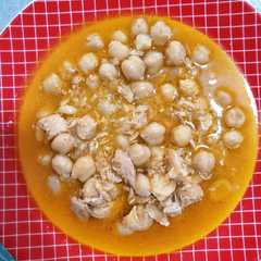 Una foto de Garbanzos con atún