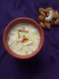 કેસર બદામ લસ્સી (Kesar lassi recipe in gujrati) રેસીપી મુખ્ય ફોટો