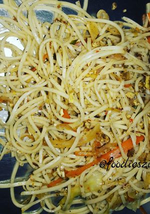 A picture of Spaghetti with indo Chinese twist.