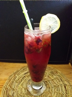 Una foto de Mojito frutos rojos 🍹