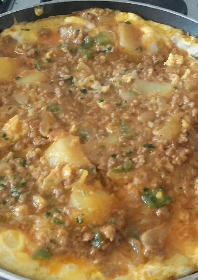 Una foto de Revuelto de carne picada y verduras