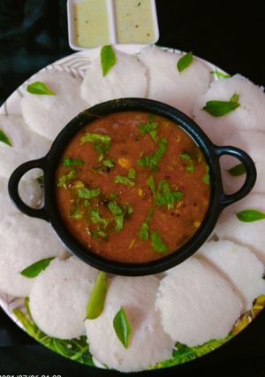 ઈડલી સંભાર (Idli Sambhar Recipe In Gujarati) રેસીપી મુખ્ય ફોટો
