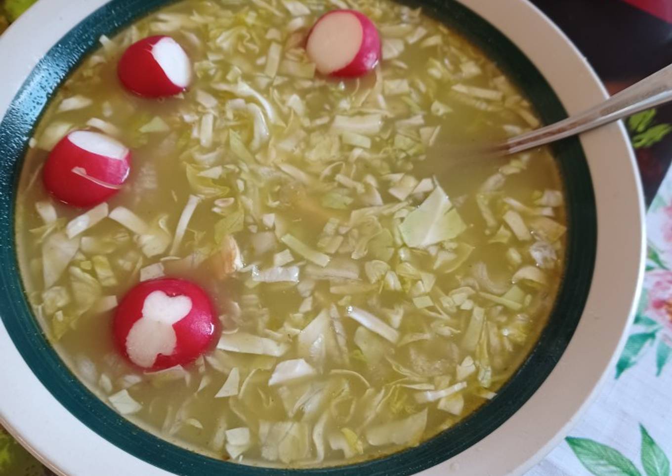 Pozole verde de pollo mexicano