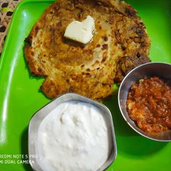 A picture of Aloo Lachha Paratha.