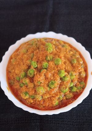 વટાણા ટામેટાં નું શાક (Vatana Tomato Shak Recipe In Gujarati) રેસીપી મુખ્ય ફોટો