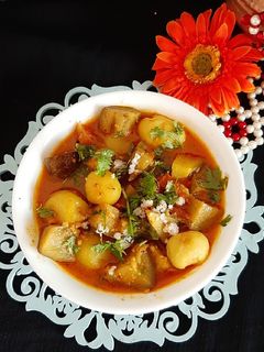 वांगी बटाटा रस्सा भाजी (vanga batata rassa bhaji recipe in marathi) रेसिपी चे मुख्य फोटो