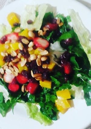 Una foto de Ensalada de lechuga y espinacas