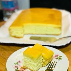 A picture of AMIEs "Yummy" CUSTARD Cake.