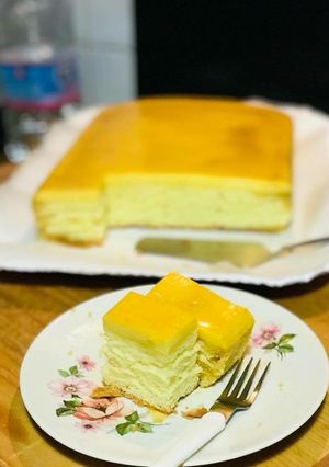 A picture of AMIEs "Yummy" CUSTARD Cake.