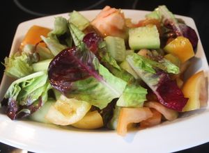 Una foto de Ensalada con lechuga roja
